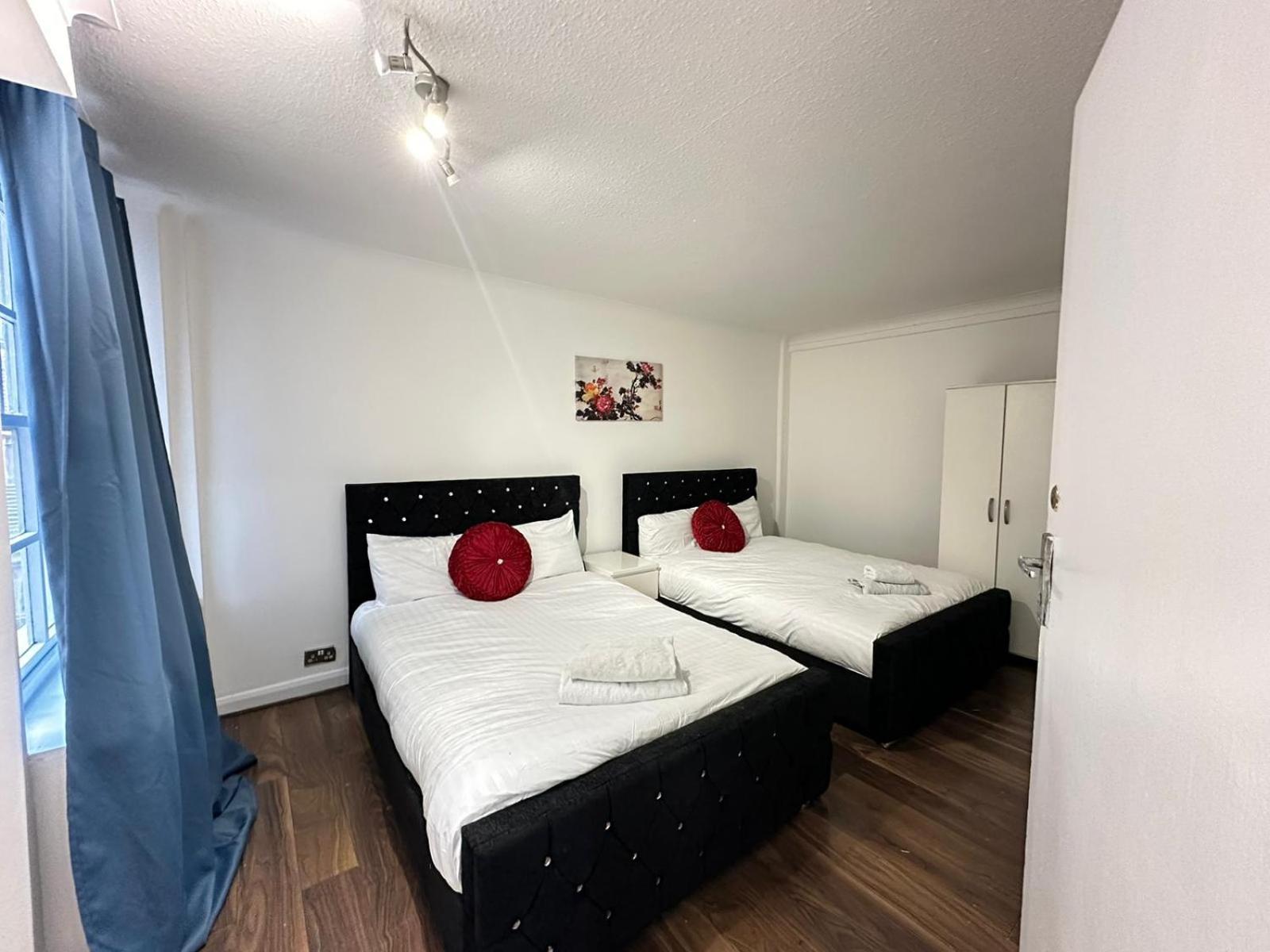 Two Bedroom Near Hyde Park London