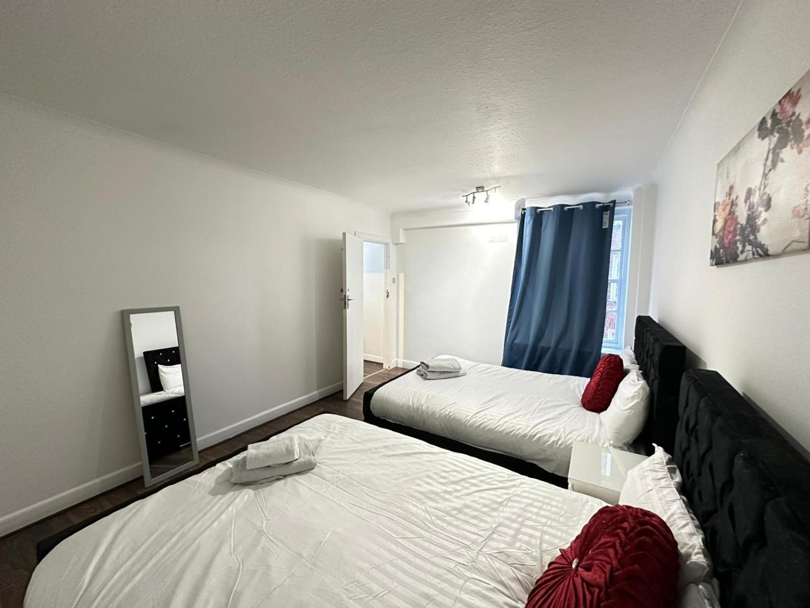 Two Bedroom Near Hyde Park Apartment London