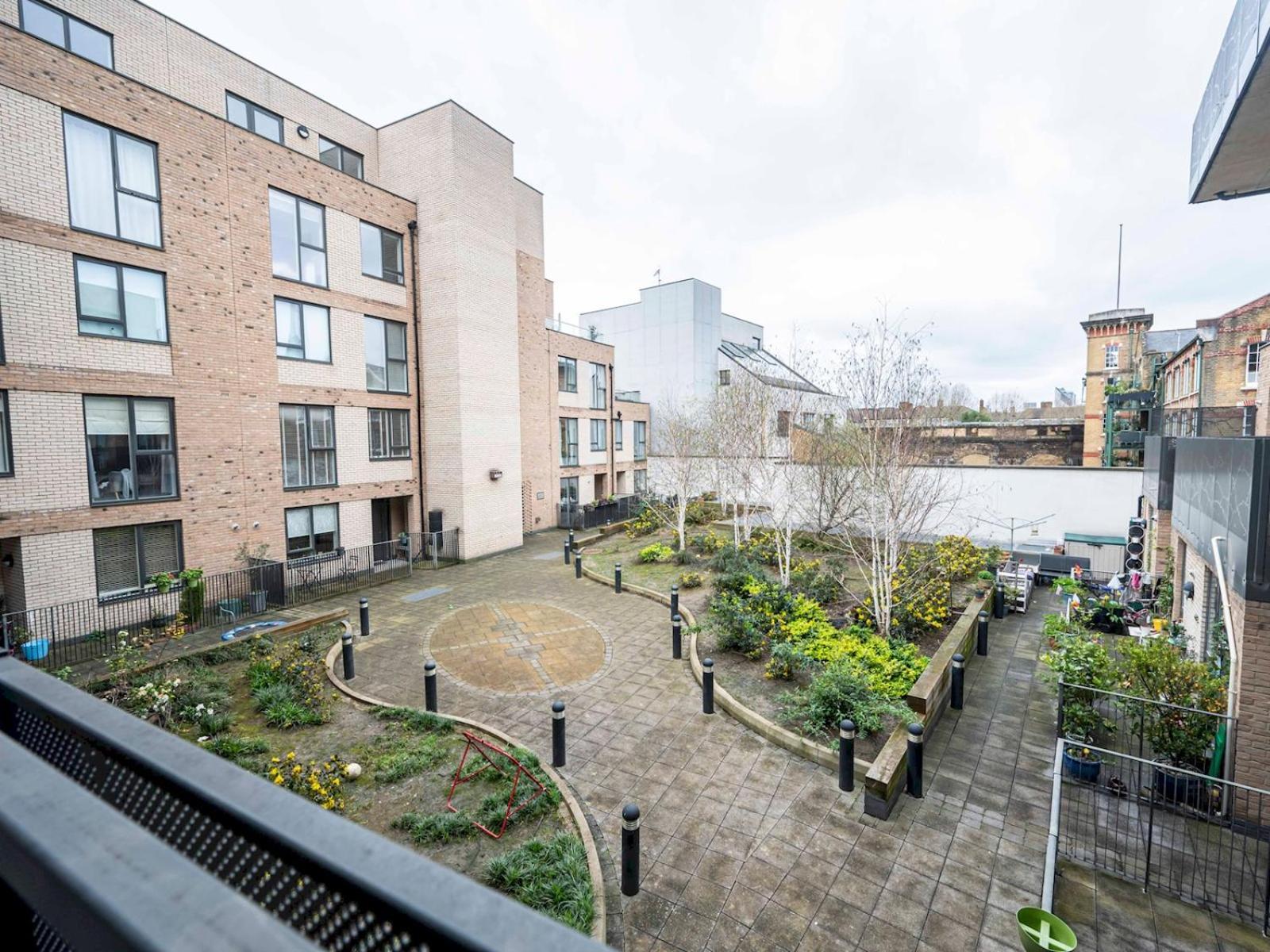 Near Tower Bridge And Tube Pass The Keys Apartment