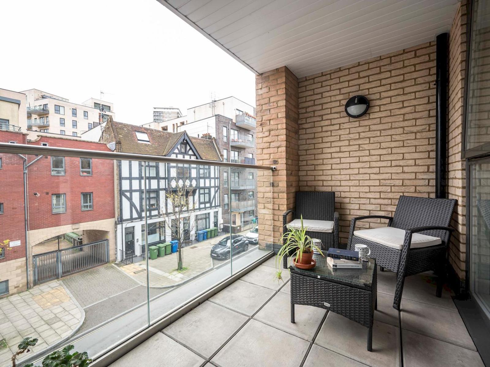 Near Tower Bridge And Tube Pass The Keys * London
