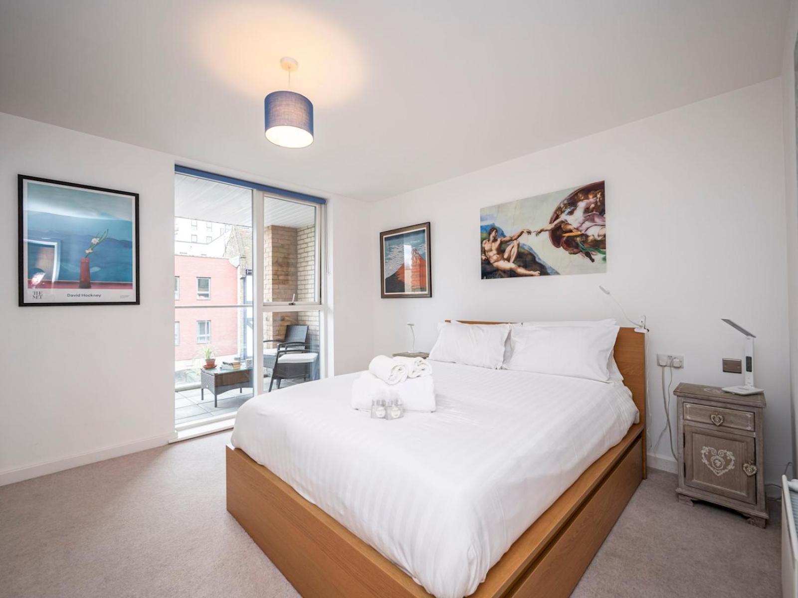 Near Tower Bridge And Tube Pass The Keys Apartment London