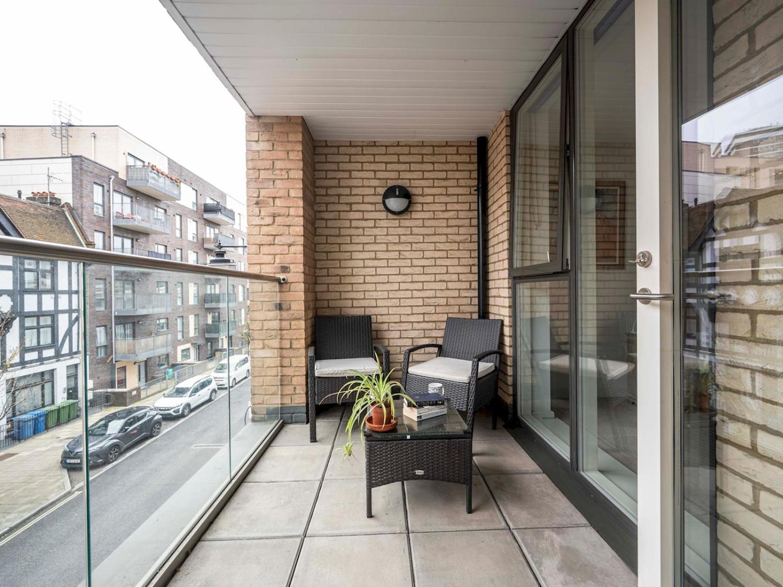 Near Tower Bridge And Tube Pass The Keys Apartment