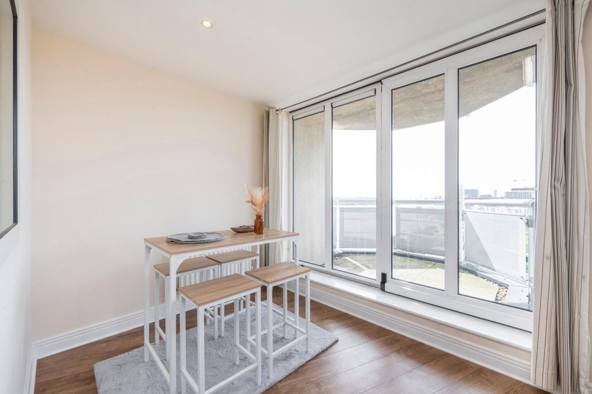River View 2 Bed 2 Bath Flat - Airport, Excel, Pontoon Dock * Londres