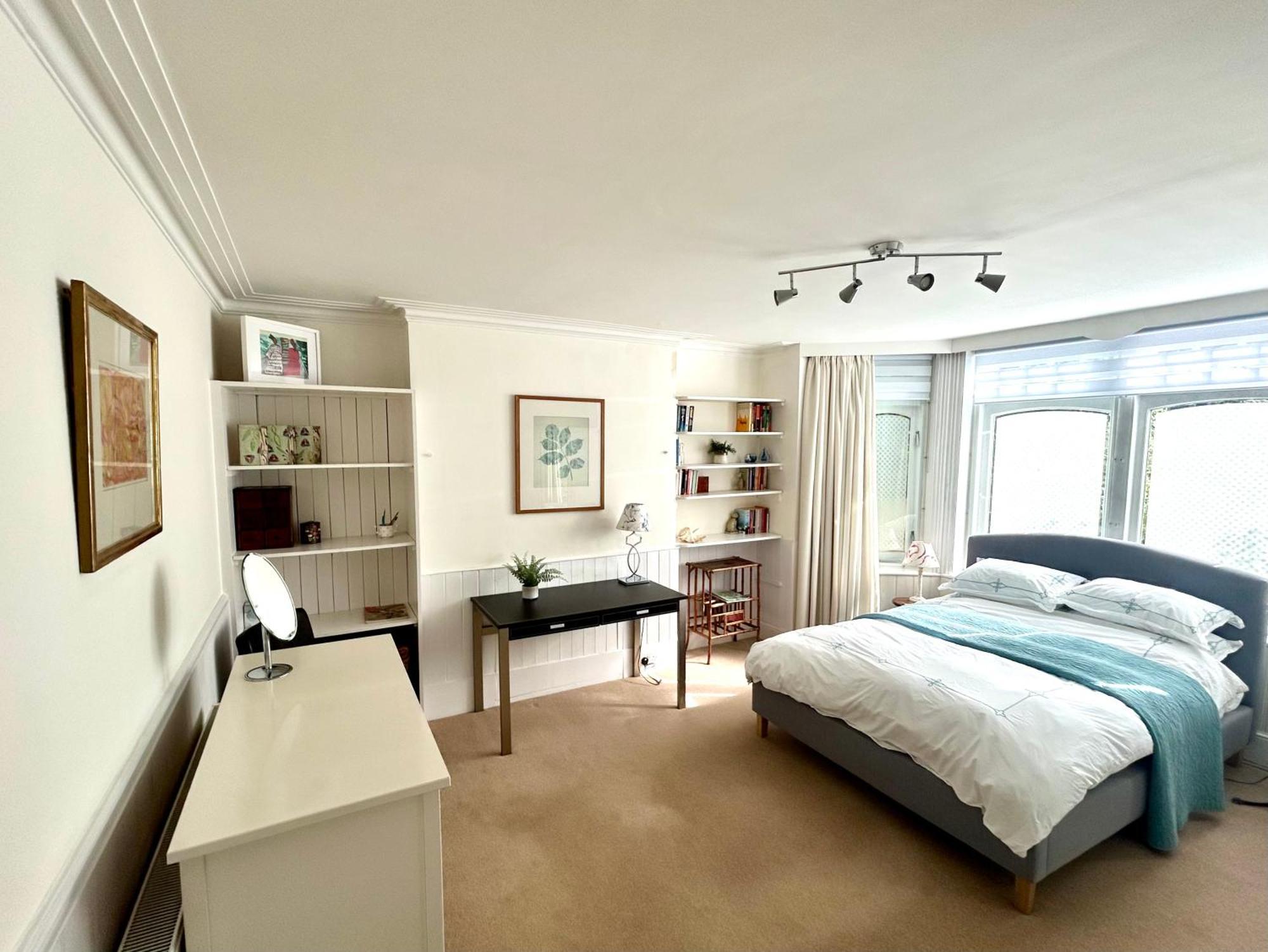 Spacious Comfortable Flat With Free Parking In East Finchley, Muswell Hill & Close To Alexandra Palace