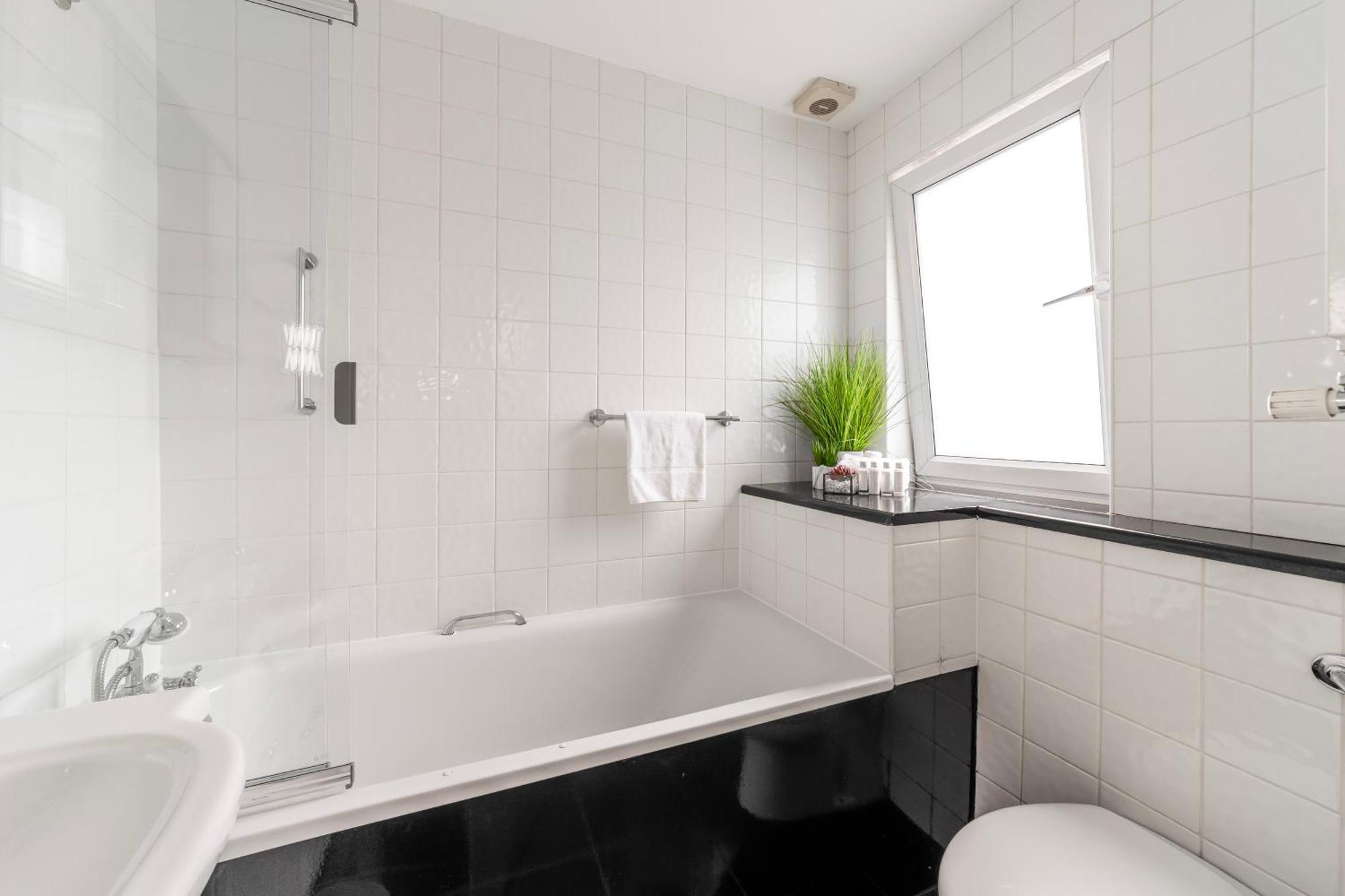 Holiday home Secret Kensington Garden Mews: Spacious 2-bedroom House With Private Patio