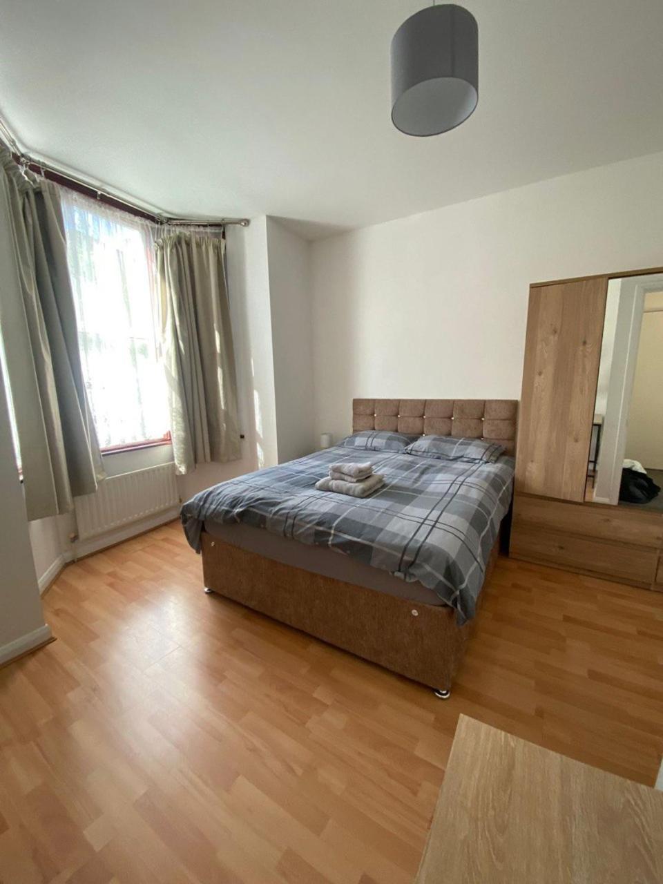 Appartement Entire 2 Bed Flat 10 Mins To Londres