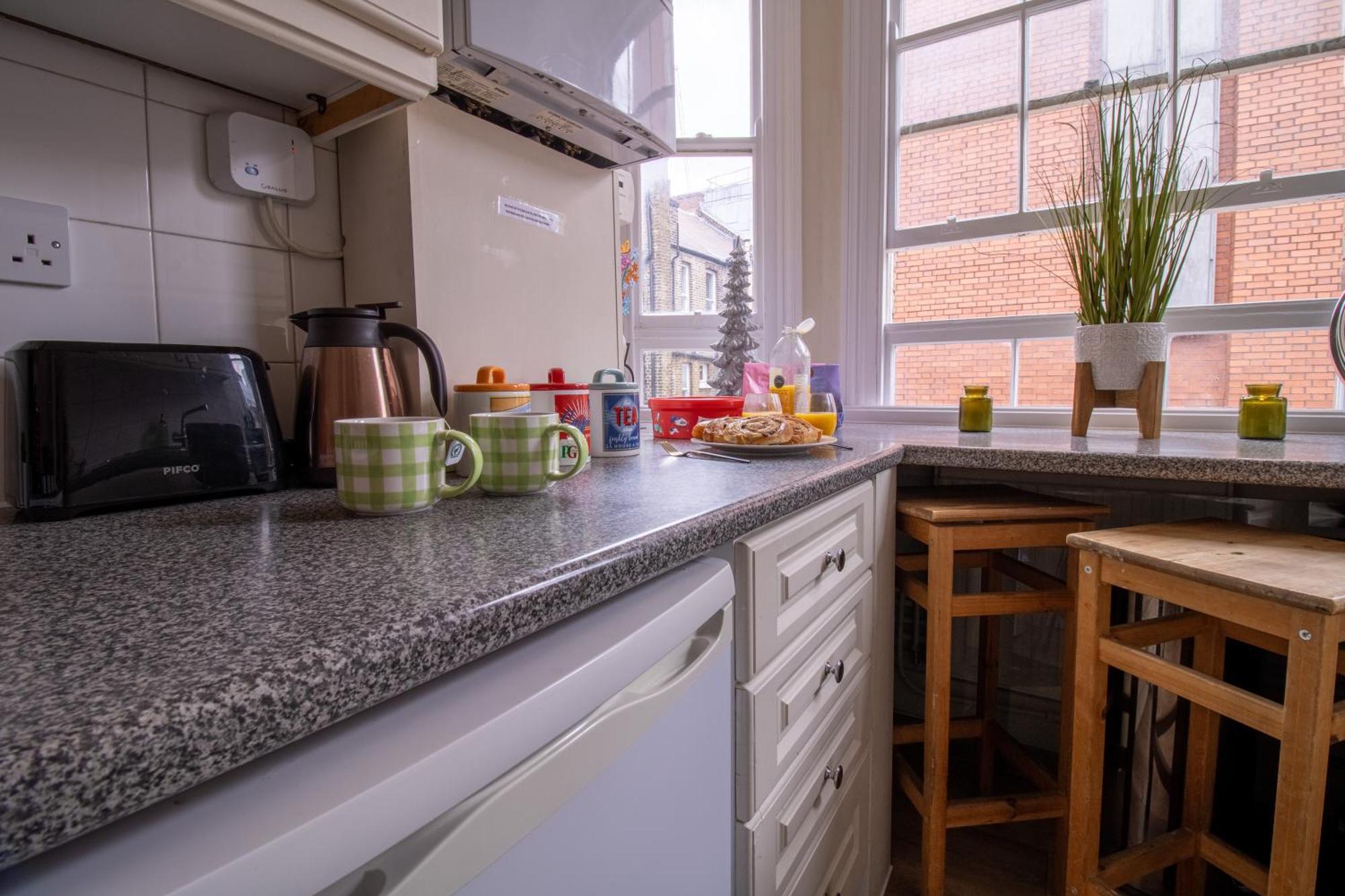 Apartment Cosy 2-bedroom In Mayfair 8cb - 4th Floor No Elevator London