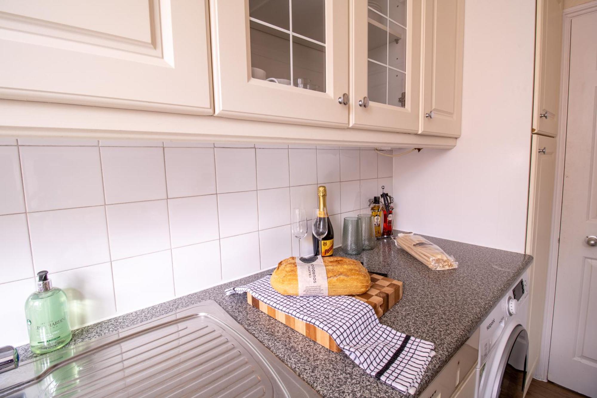 Apartment Cosy 2-bedroom In Mayfair 8cb - 4th Floor No Elevator London