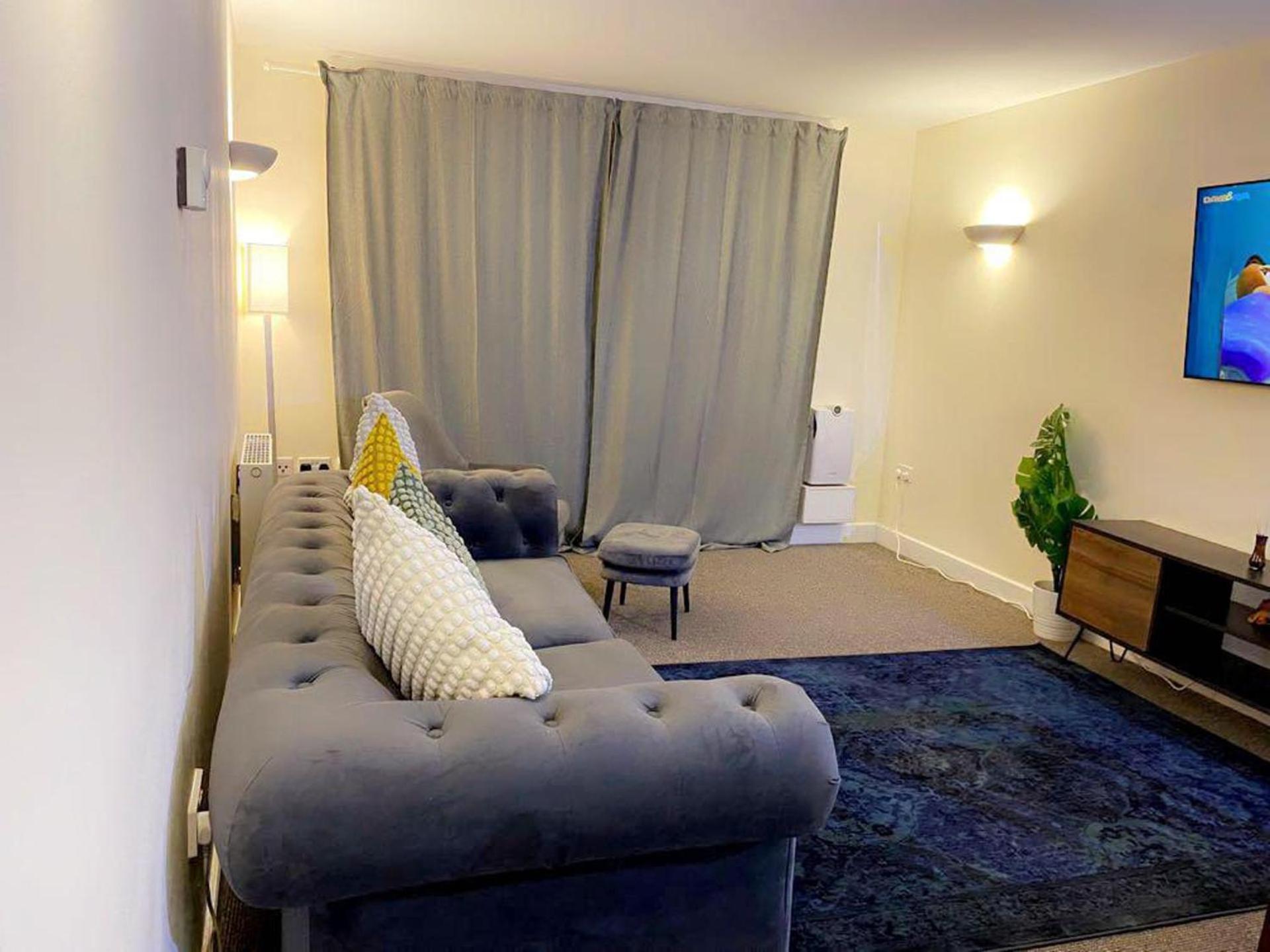 Stunning 2-bed In Appartement *