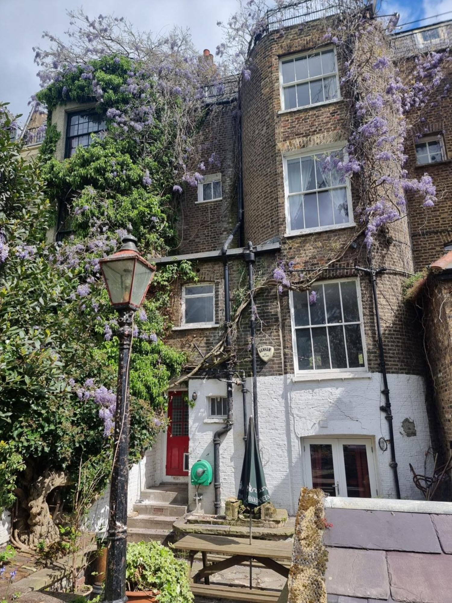 Entire Ground Floor Flat, Free Off-street Parking And Large Garden Apartamento *