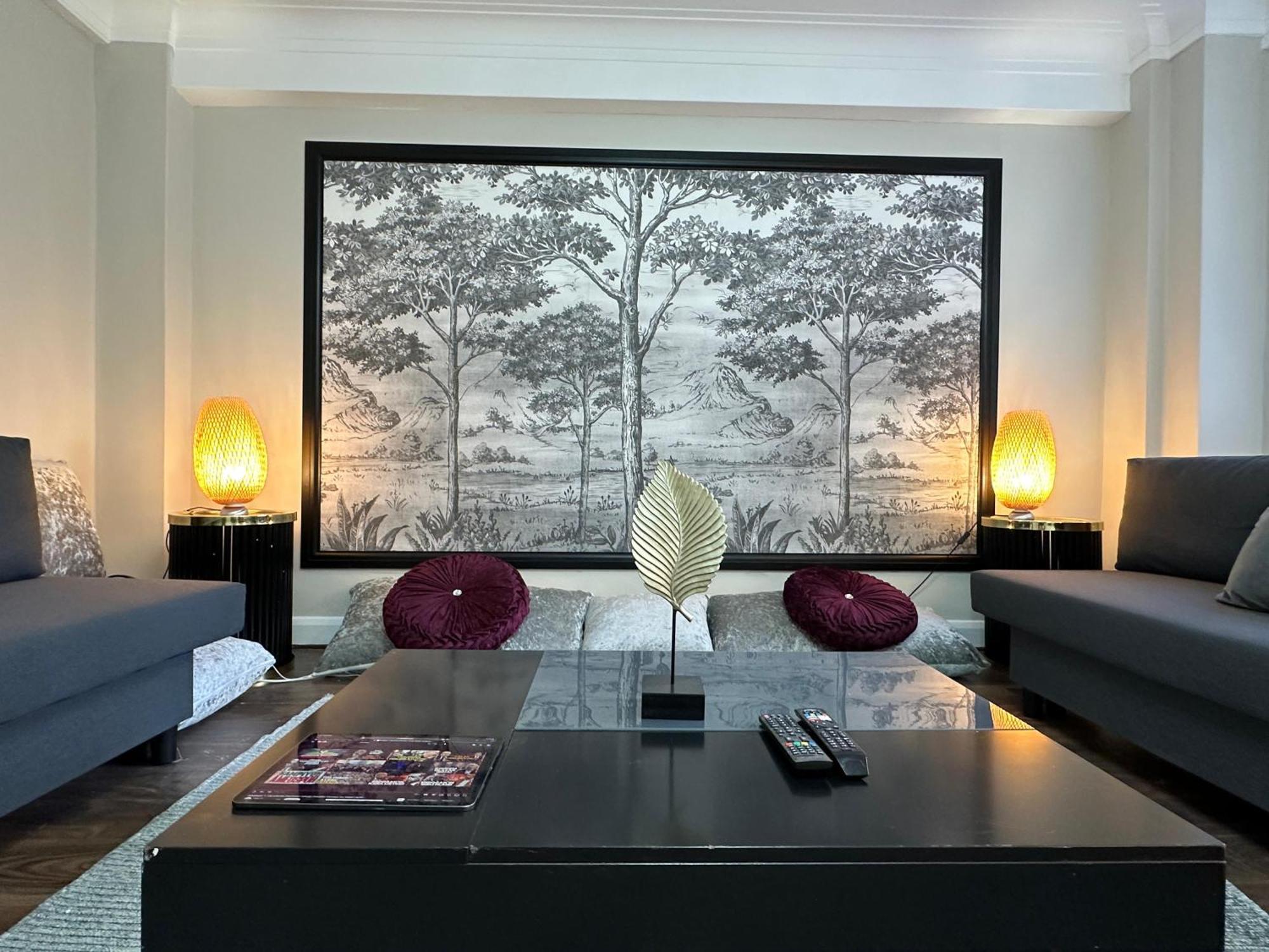 Apartment Two Bedroom Near Hyde Park *