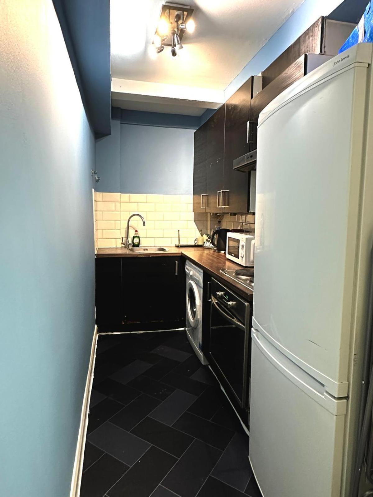 Two Bedroom Near Hyde Park London