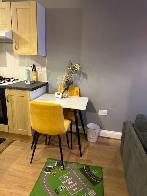 Apartment Lovely Woodford One Bedroom