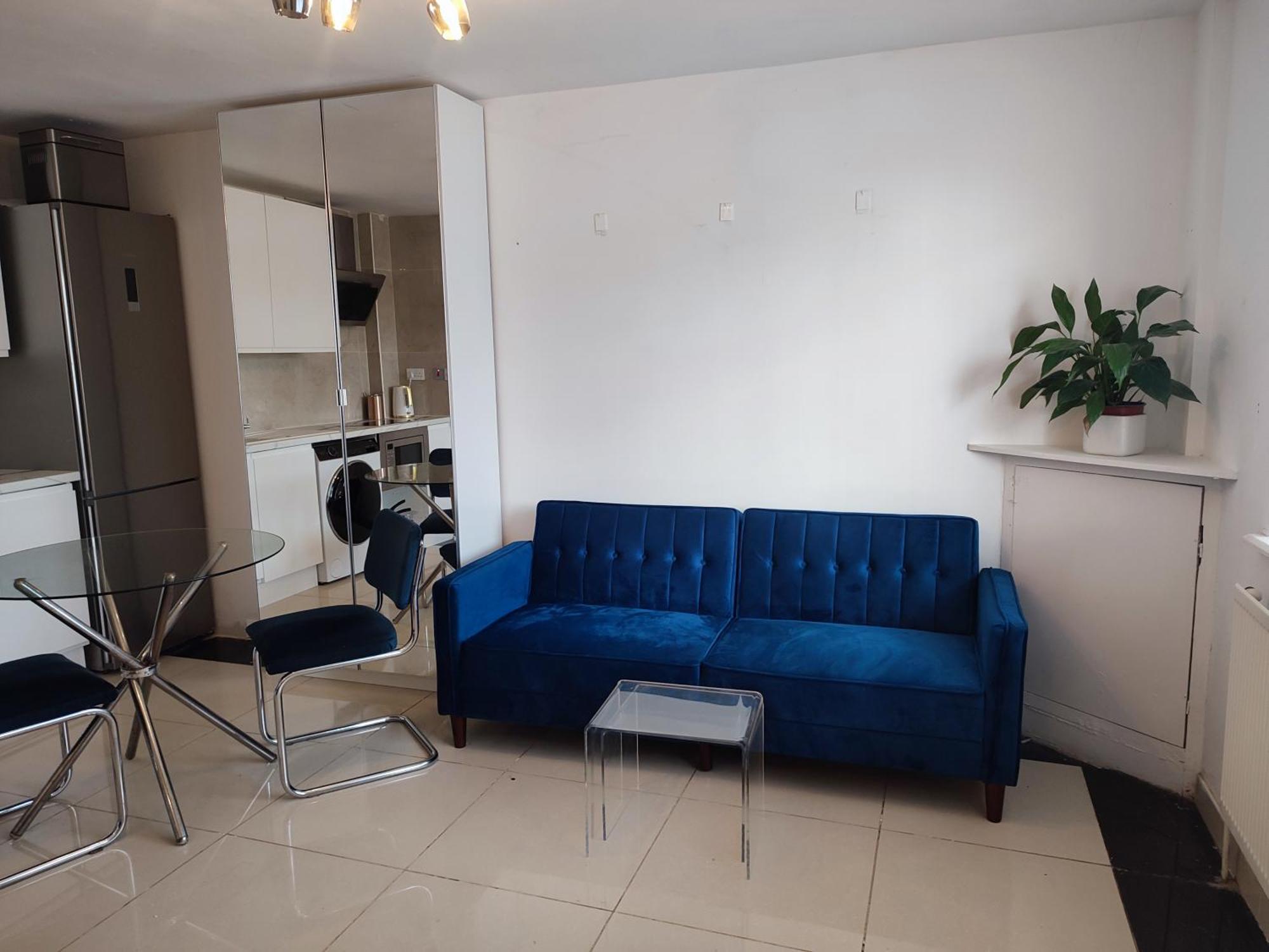 Bright And Spacious Studio Flat