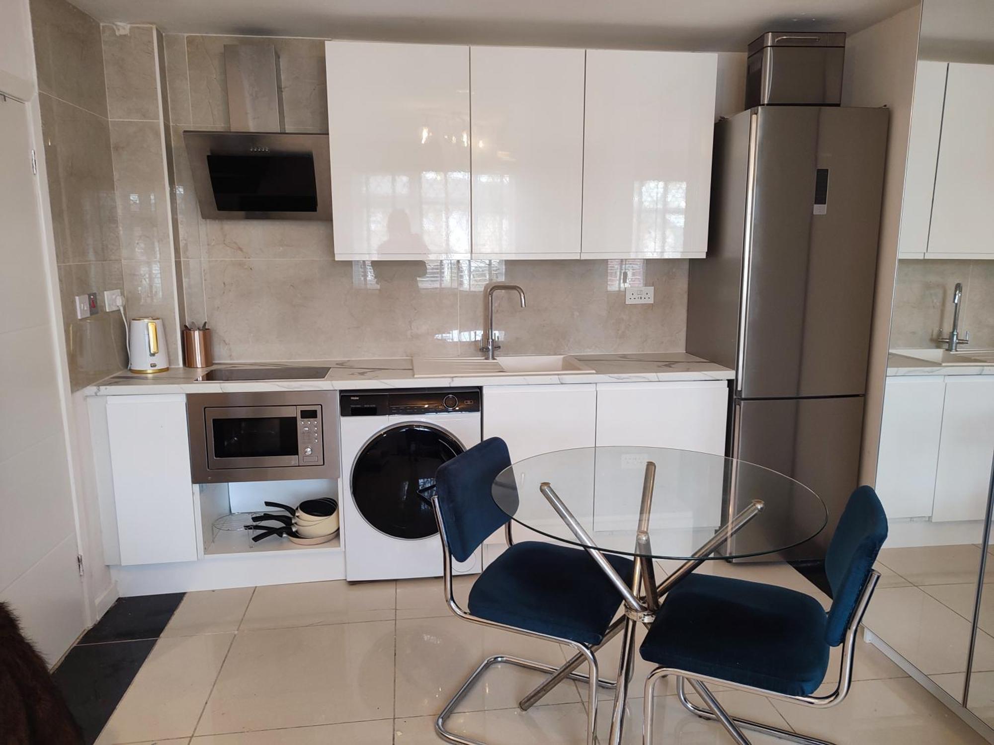 Bright And Spacious Studio Flat