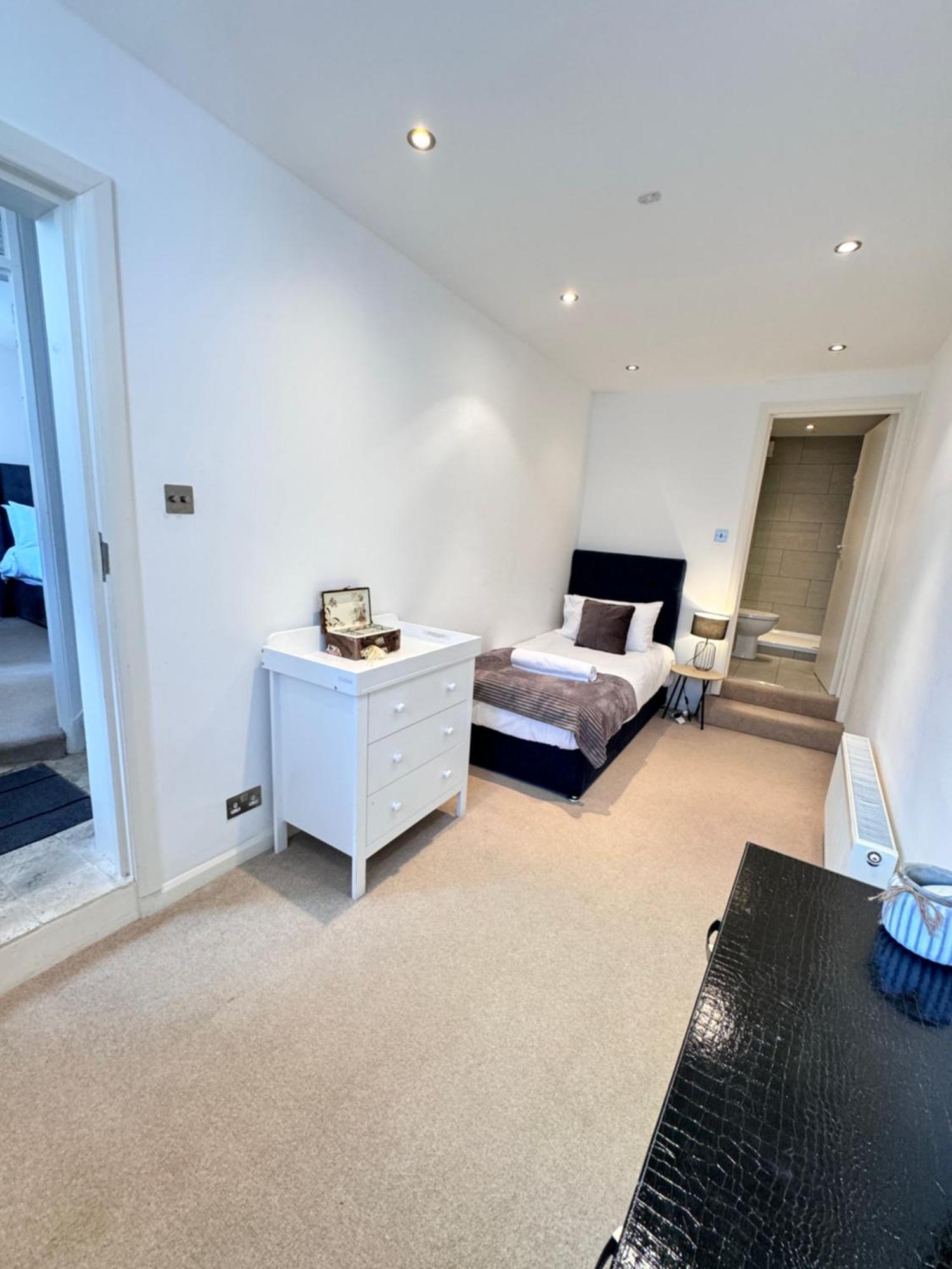 The Heart Of Kensington Mews - 3 Bedrooms House-private Entrance-hyde Park Walk Away-green Park 9 Minutes Underground- The Of With Glamour Of Kensington Vakantiehuis *
