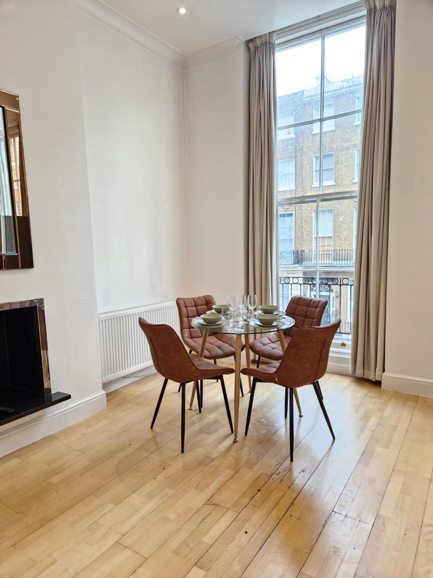 Apartment Clarges *