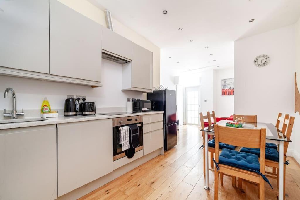 Spacious Retreat 2-bed In Popular Camden Town