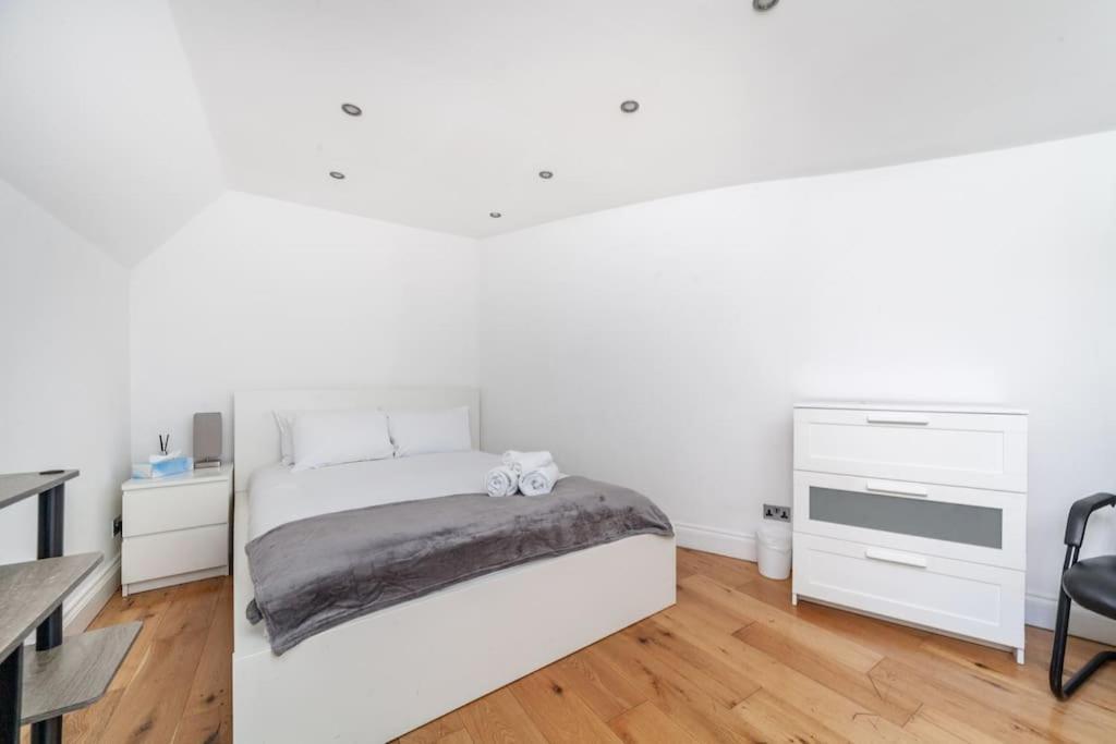 Spacious Retreat 2-bed In Popular Camden Town * Londres