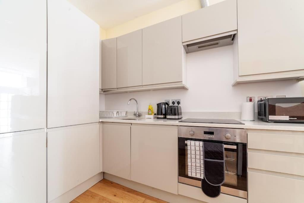 Spacious Retreat 2-bed In Popular Camden Town Appartement