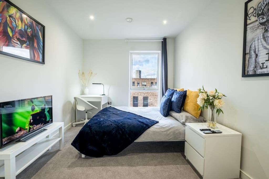 Luxury Penthouse In Canary Wharf - 3 Bedroom / 2 Bathroom Apartment London