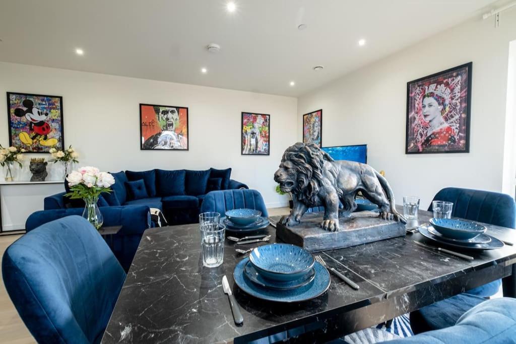 Luxury Penthouse In Canary Wharf - 3 Bedroom / 2 Bathroom * London