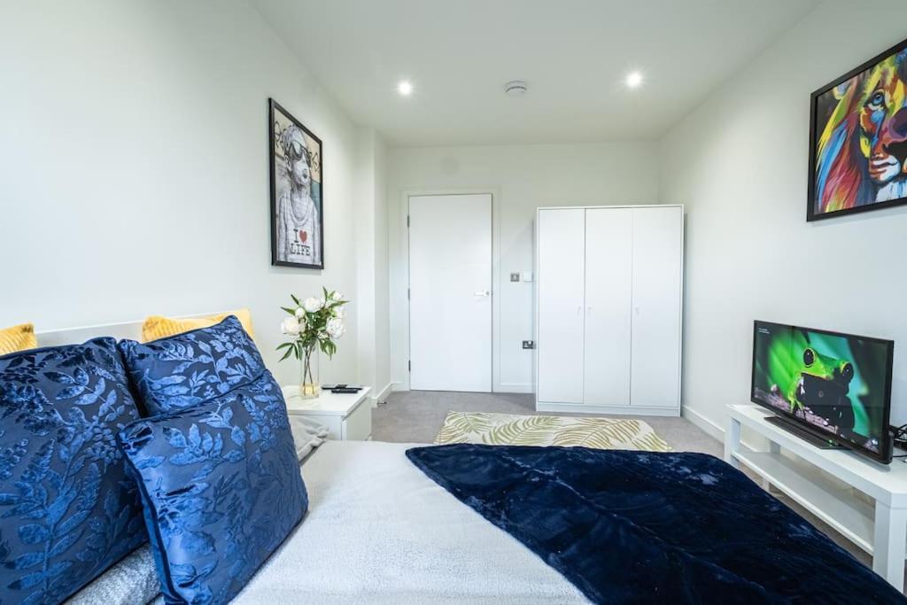 Luxury Penthouse In Canary Wharf - 3 Bedroom / 2 Bathroom London