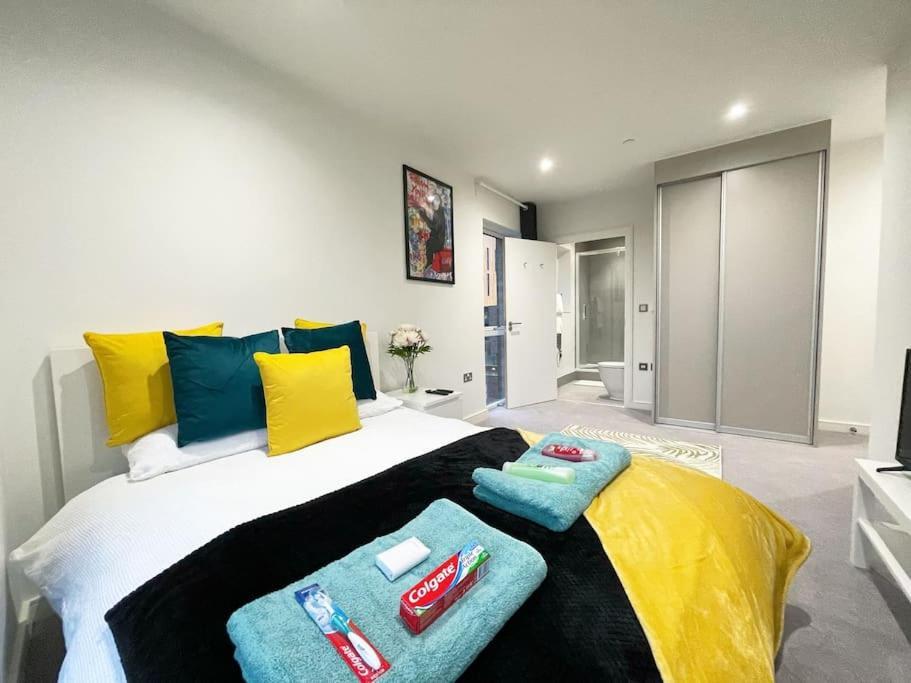 Luxury Penthouse In Canary Wharf - 3 Bedroom / 2 Bathroom