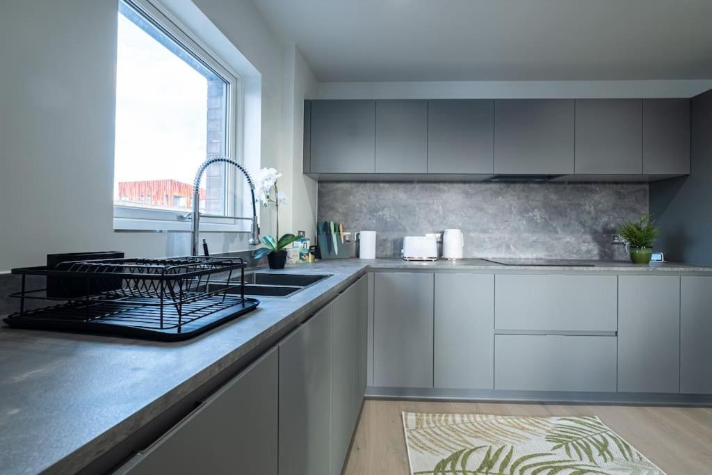 Apartment Luxury Penthouse In Canary Wharf - 3 Bedroom / 2 Bathroom *