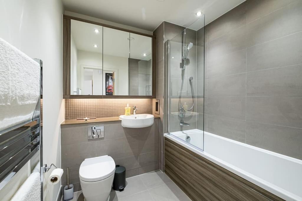 Luxury Penthouse In Canary Wharf - 3 Bedroom / 2 Bathroom * London