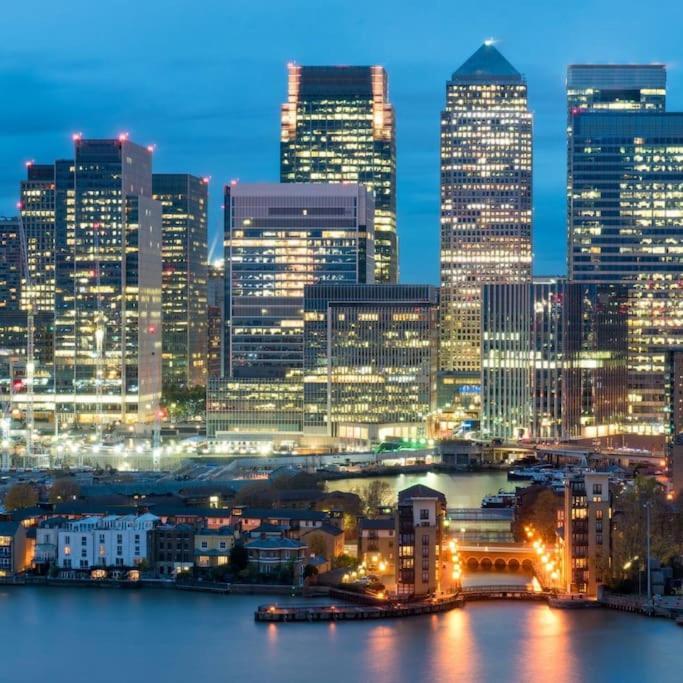 Luxury Penthouse In Canary Wharf - 3 Bedroom / 2 Bathroom