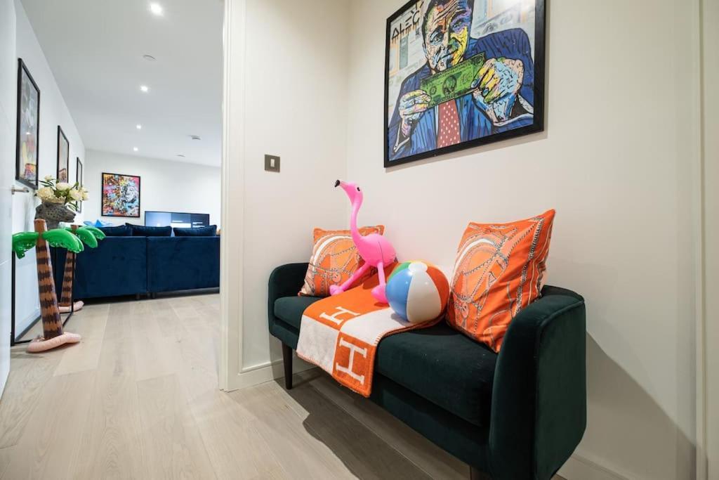 Luxury Penthouse In Canary Wharf - 3 Bedroom / 2 Bathroom *