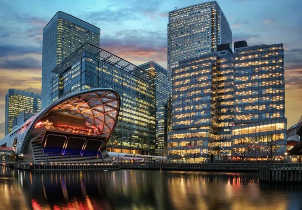 Apartment Luxury Penthouse In Canary Wharf - 3 Bedroom / 2 Bathroom *