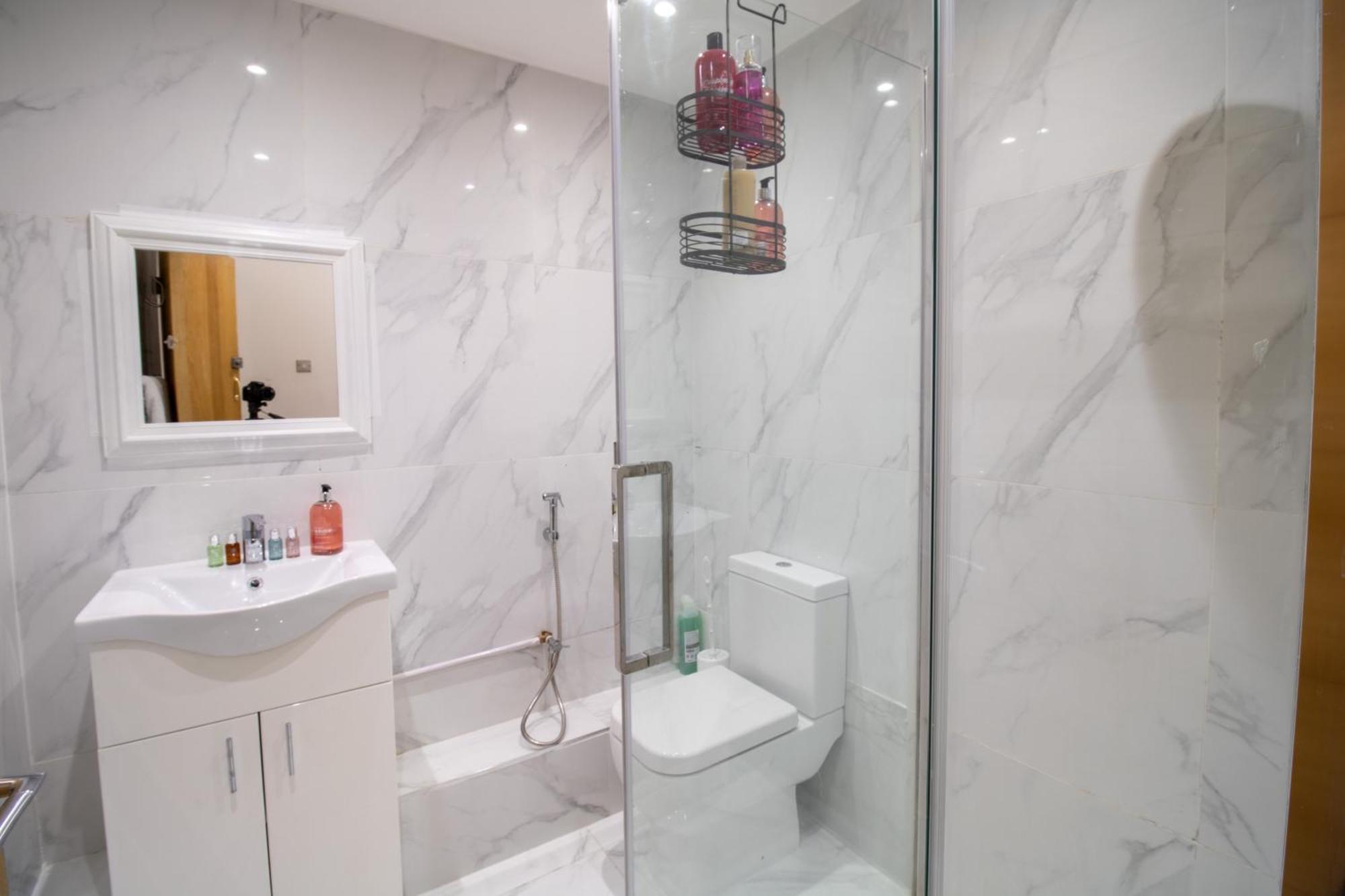 Spacious 3-bedroom In Exclusive Mayfair 7gc Apartment