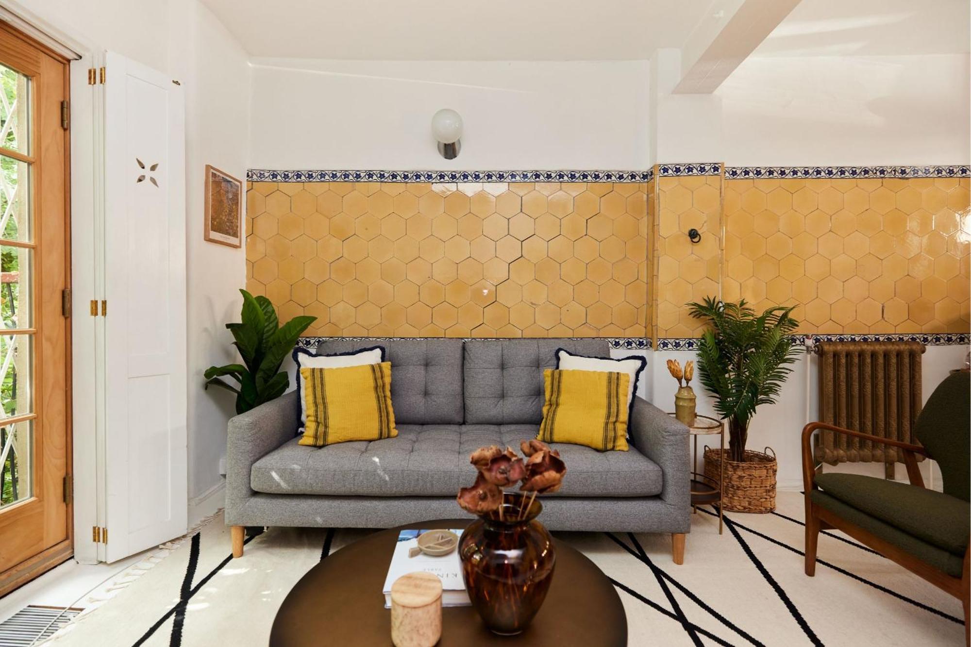 The Hampstead Wonder - Spacious 4bdr House With Balcony Appartement *