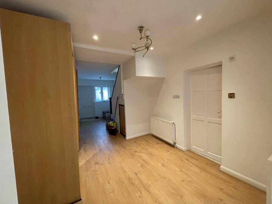Apartment Modern Spacious 4-bed House