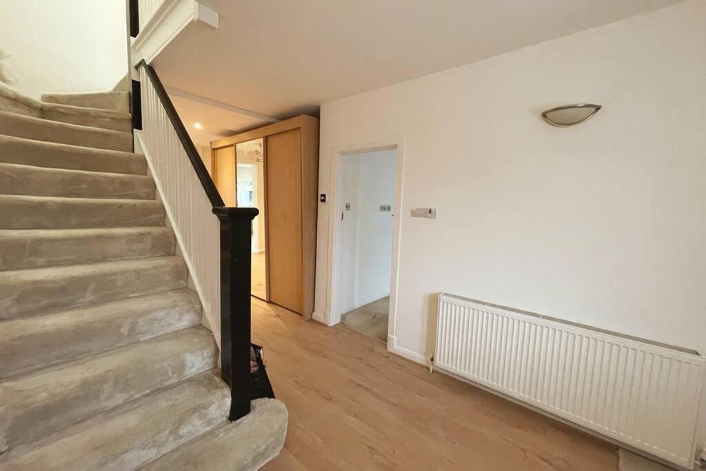 Modern Spacious 4-bed House *