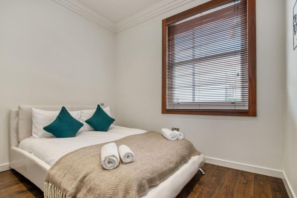 Apartamento 4 Bedroom House In Chiswick- Elegance & Serenity *