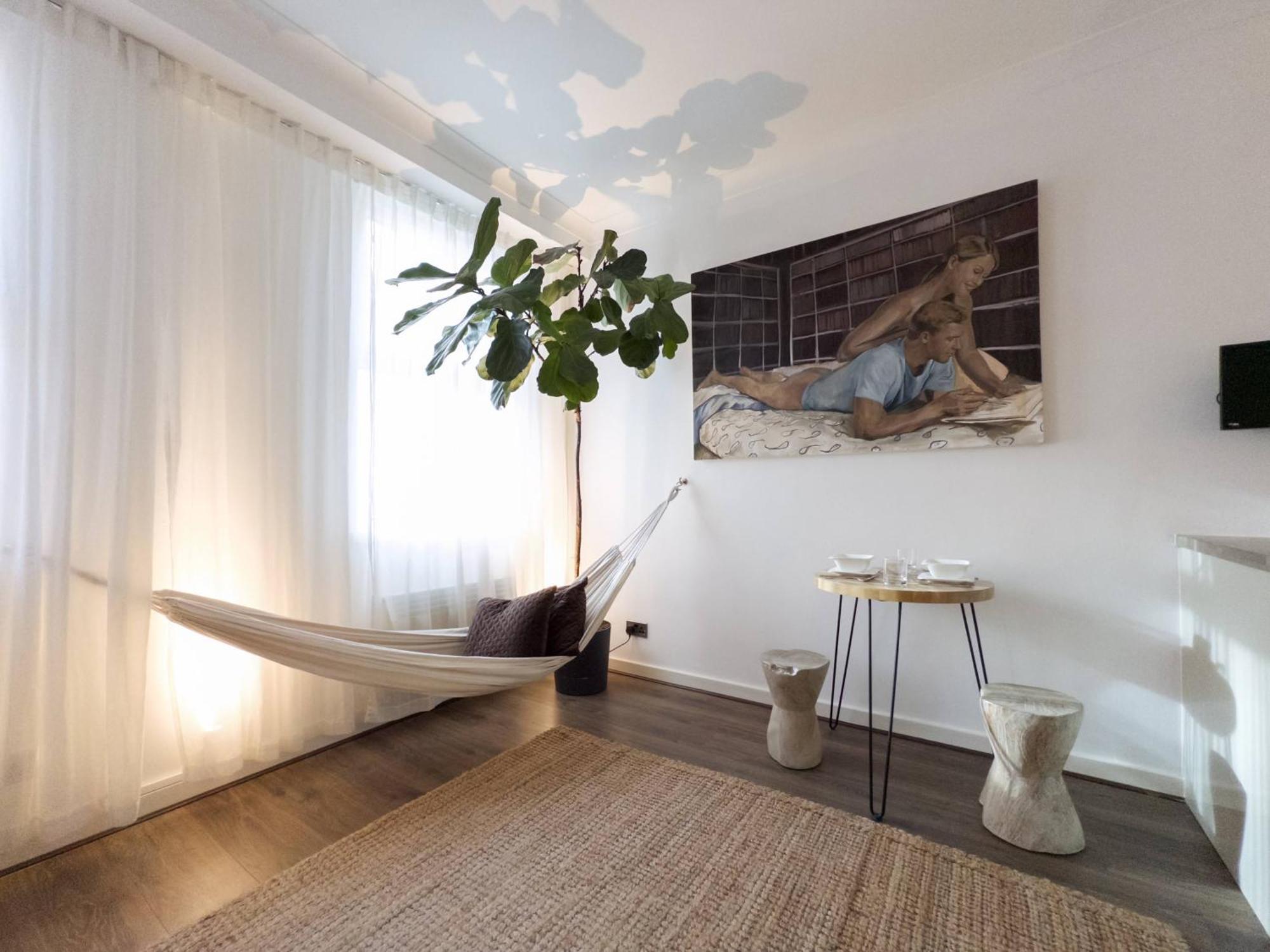 Appartement Tranquil Oasis W 100inch Cinema & Hammock, By The Design Traveller