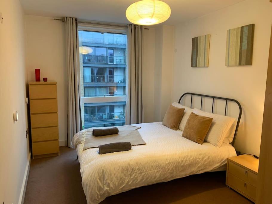 Apartamento 2 Bed Apt, Hoxton, Canal Views Londres