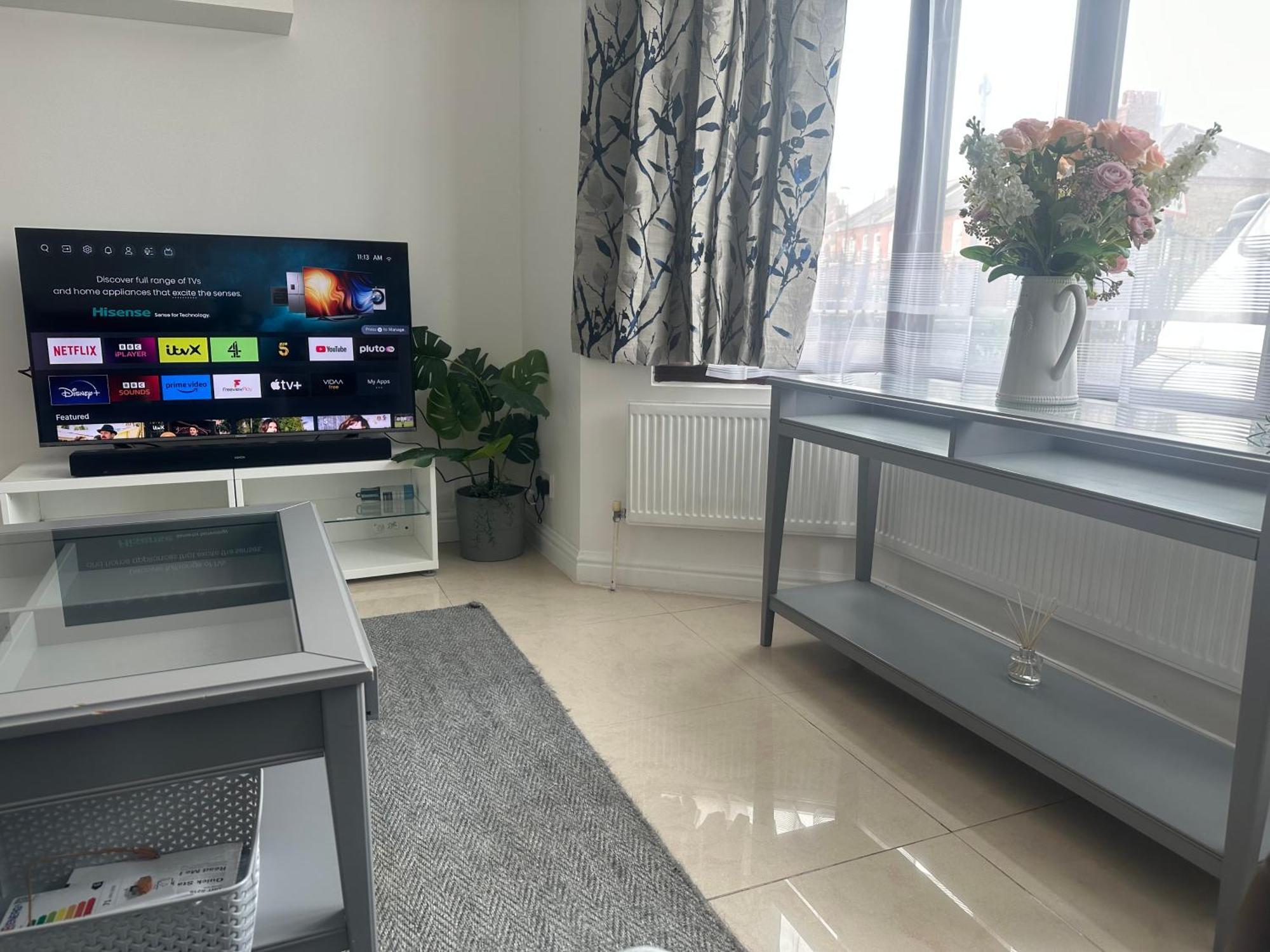Hébergement de vacances 5 Bedroom House Se6 *