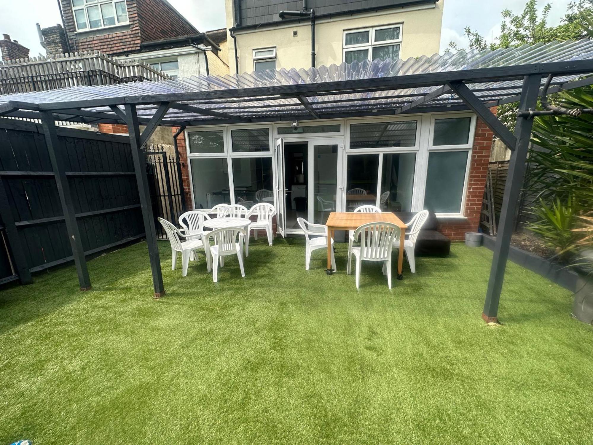 Hébergement de vacances 5 Bedroom House Se6 *