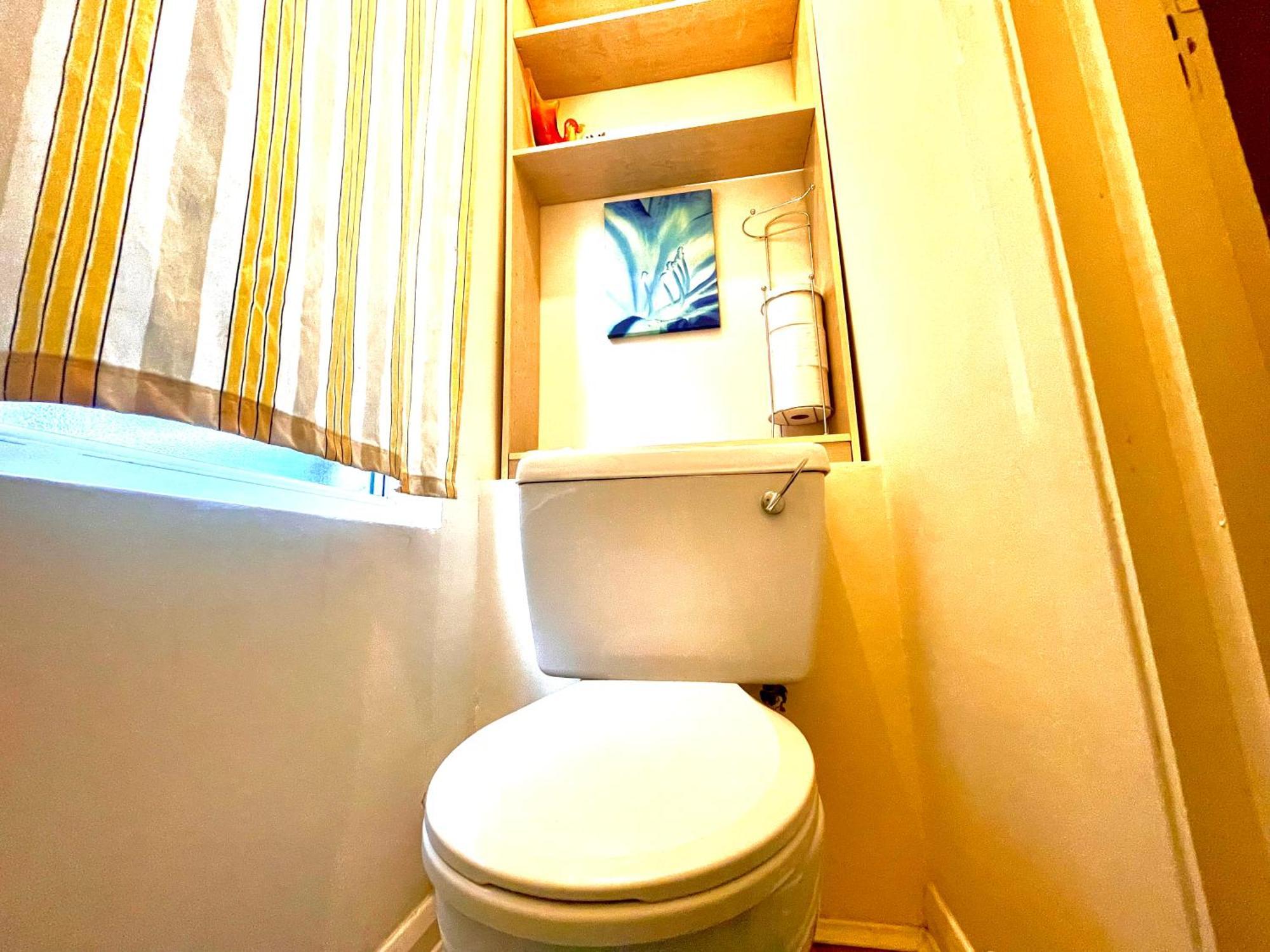 Comfy Double Bedroom With A Private Toilet Séjour chez l'habitant *