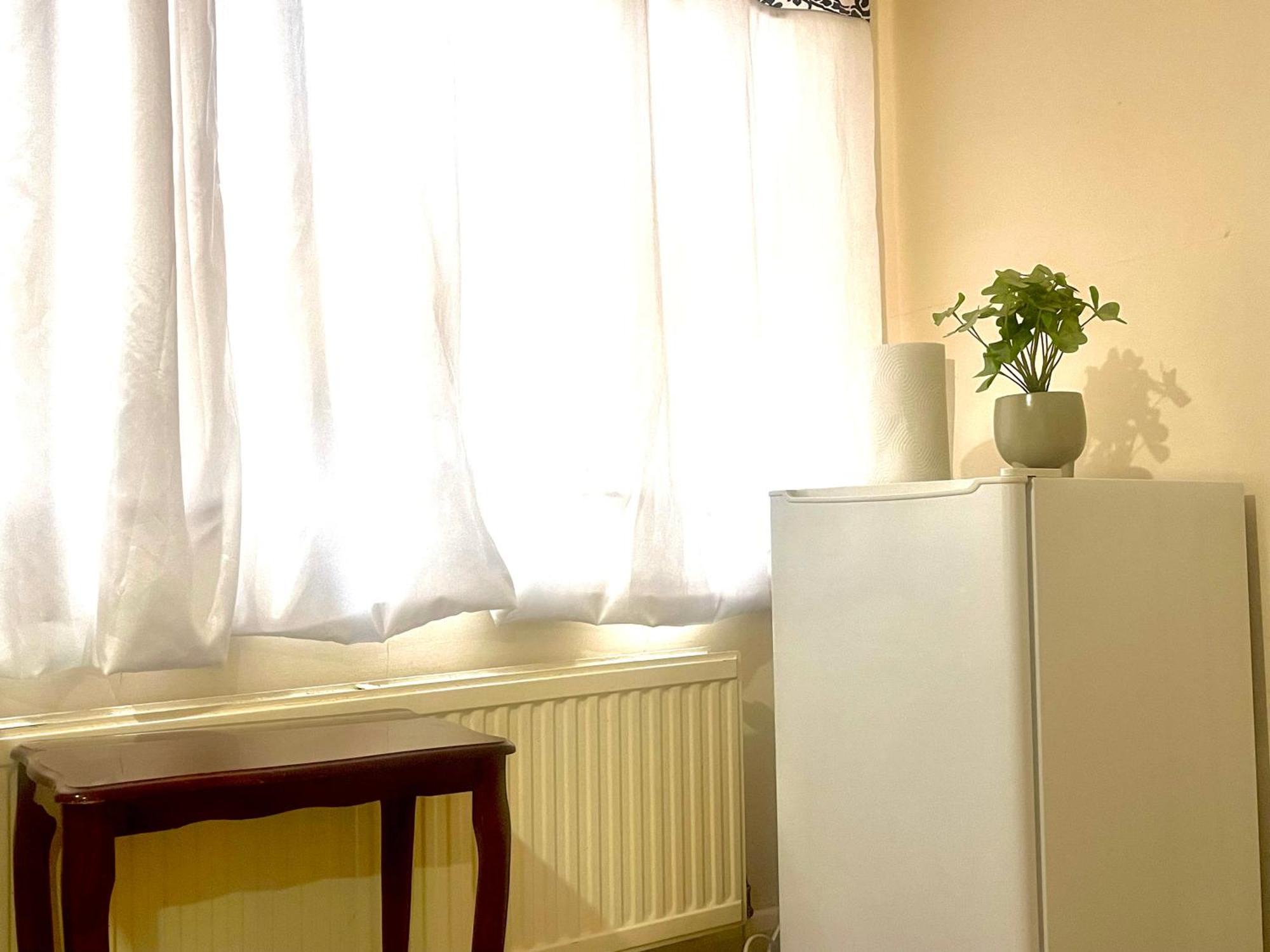 Séjour chez l'habitant Comfy Double Bedroom With A Private Toilet *