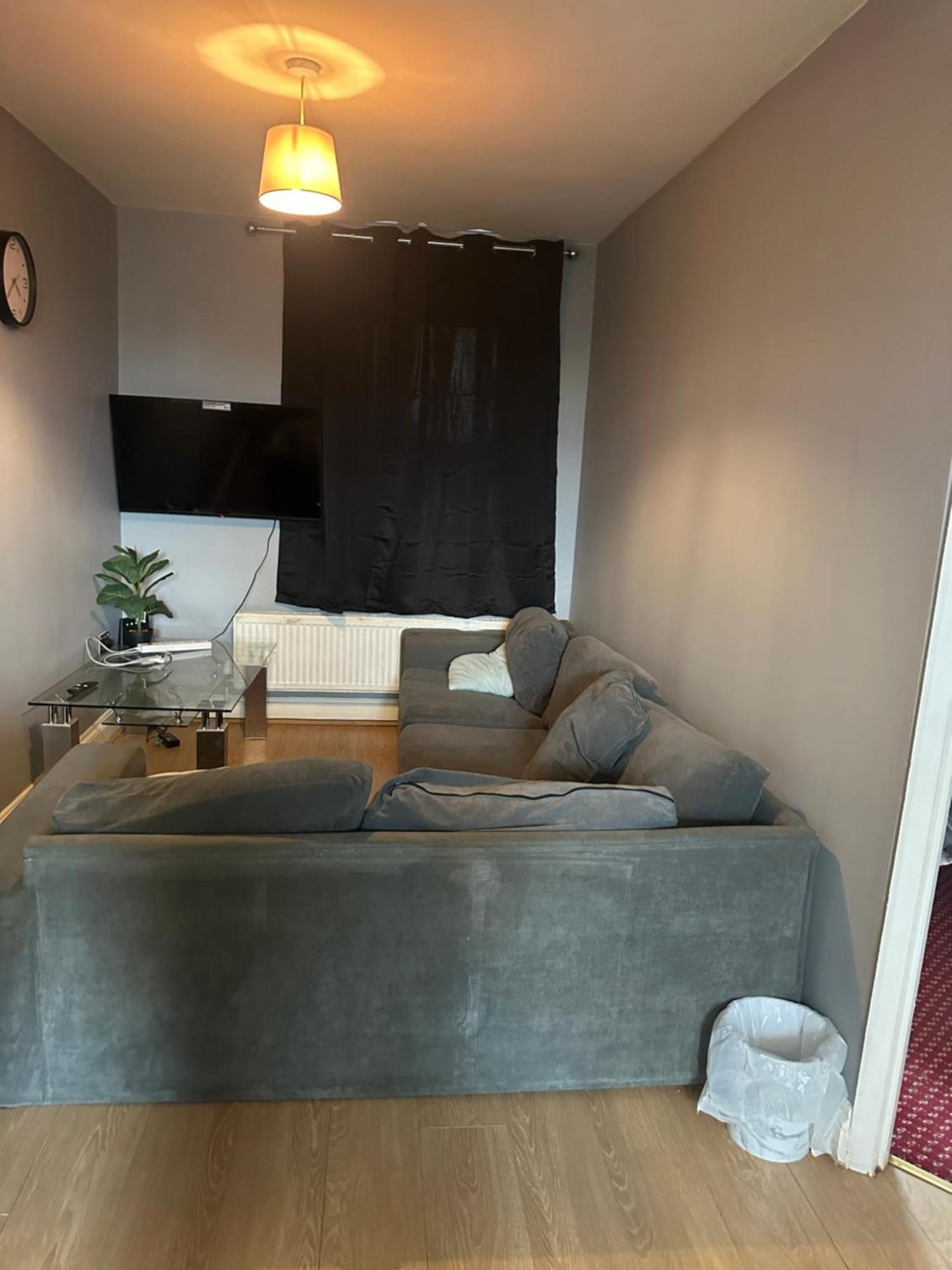 Lovely Woodford One Bedroom *