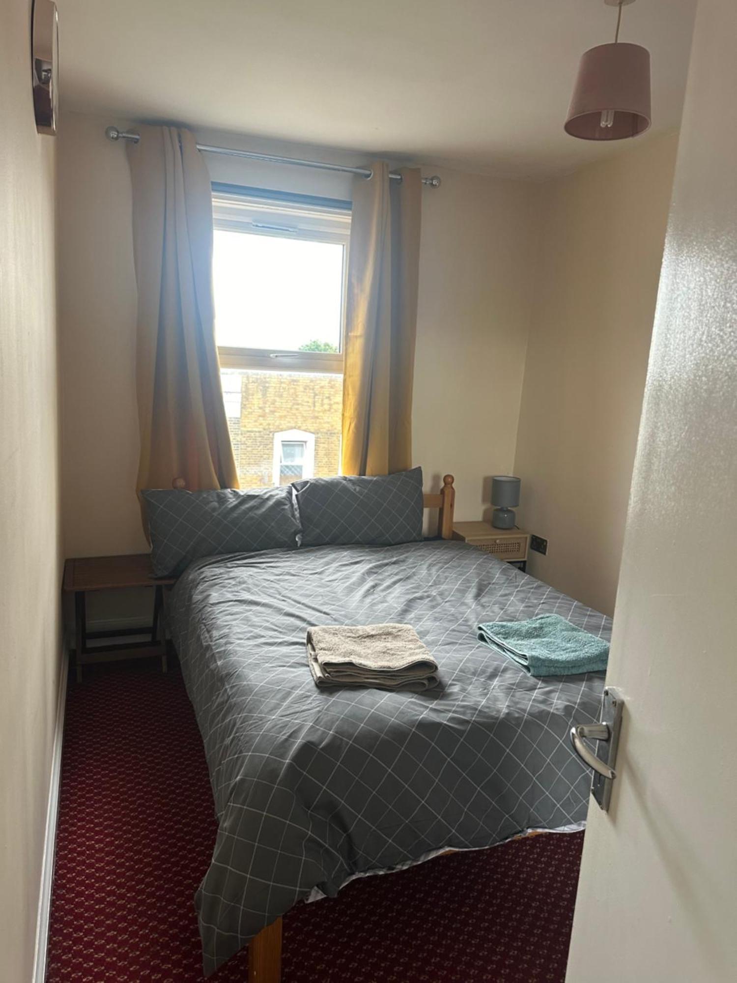 Lovely Woodford One Bedroom * London