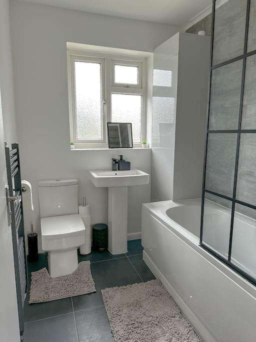 Comfortable In 3 Bed House Londres