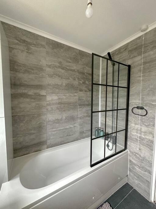 Comfortable In 3 Bed House * Londres