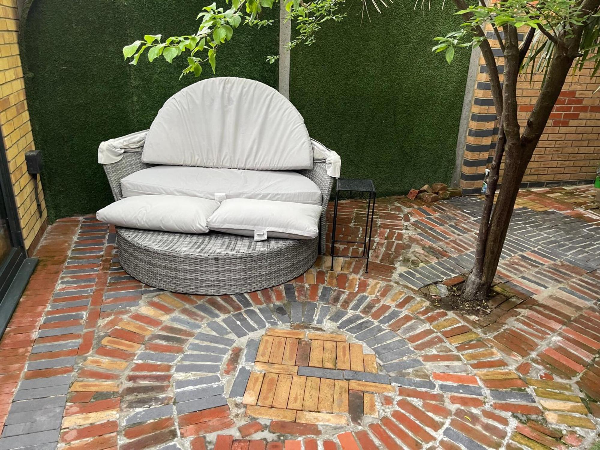 Luxe Quartet: Spacious 4-bed Retreat Near Elizabeth Line * Londres