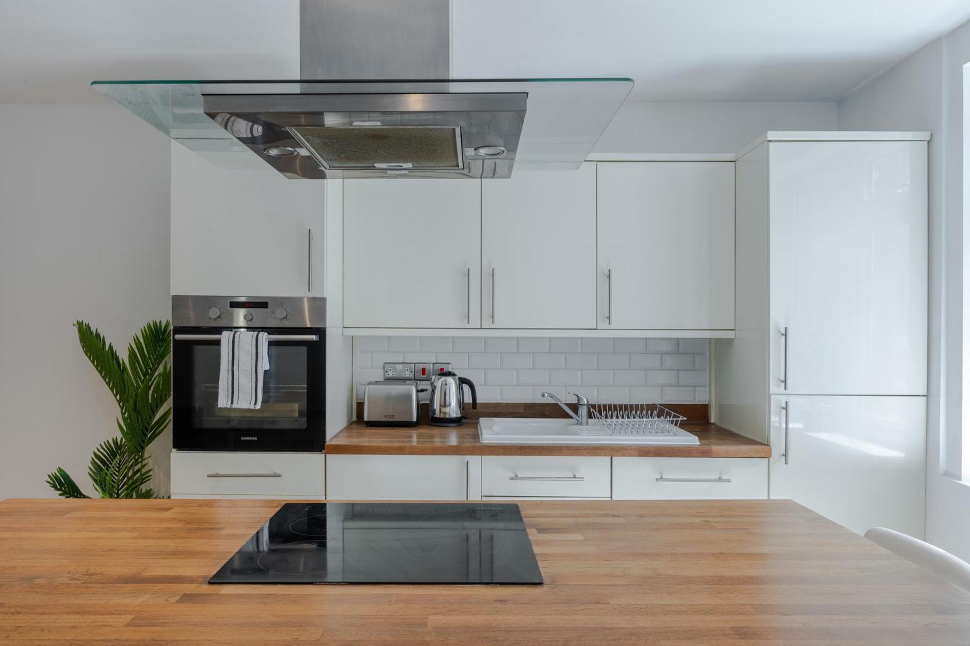 Stylish Two Bedroom By With Garden * Londres